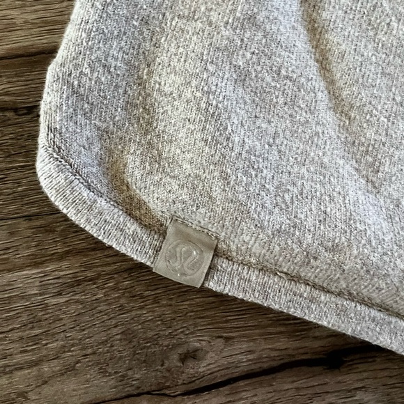 Cotton Cashmere Knit Lululemon High-Rise shorts size 14 - Picture 3 of 3